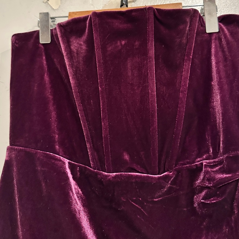 NWT Lulus Dark Purple Velvet Strapless Tulip Dress Size Large - Picture 7 of 15